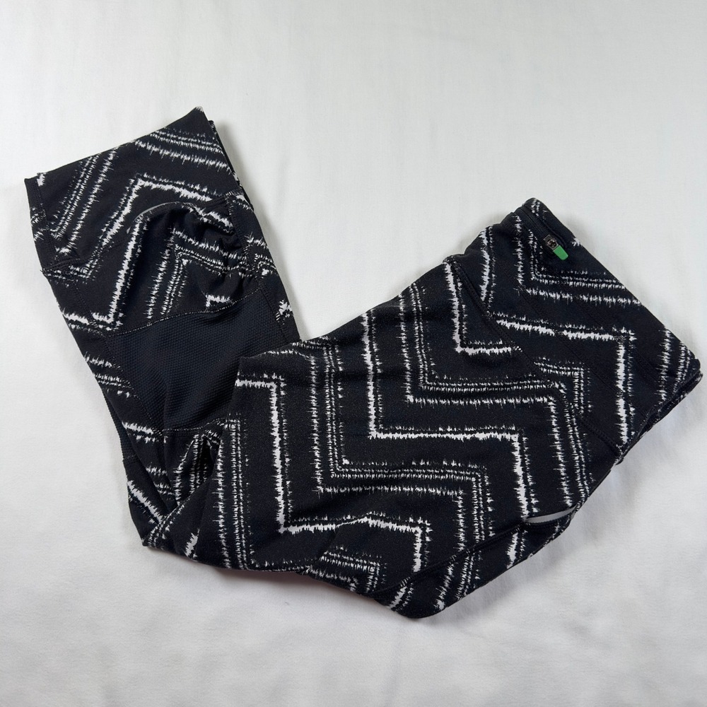 Athleta Women's Medium Capri Athletic Leggings Black White Striped Pants - Picture 1 of 10